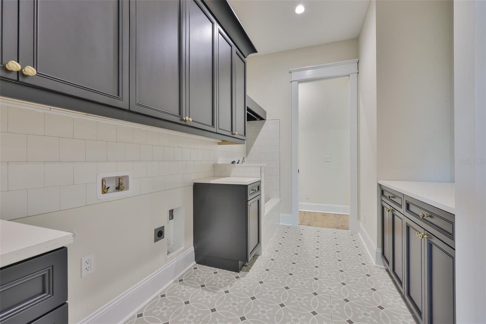 MARYLAND MANOR 2ND UNIT - Residential