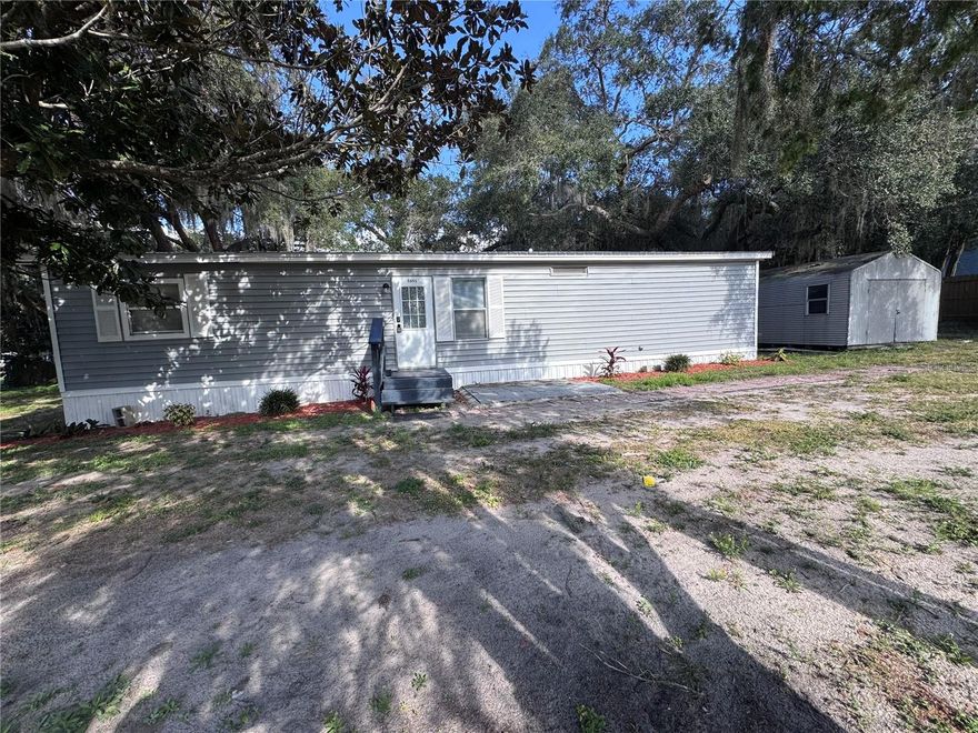 BEAUTIFUL, COMPLETELY UPGRADED MOBILHOME. NEW ROOF! MUST SEE!!. Stainless steel appliances, Refrigerator and range , granite on kitchen. laminate flooring., ight fixtures, Spacious living room.