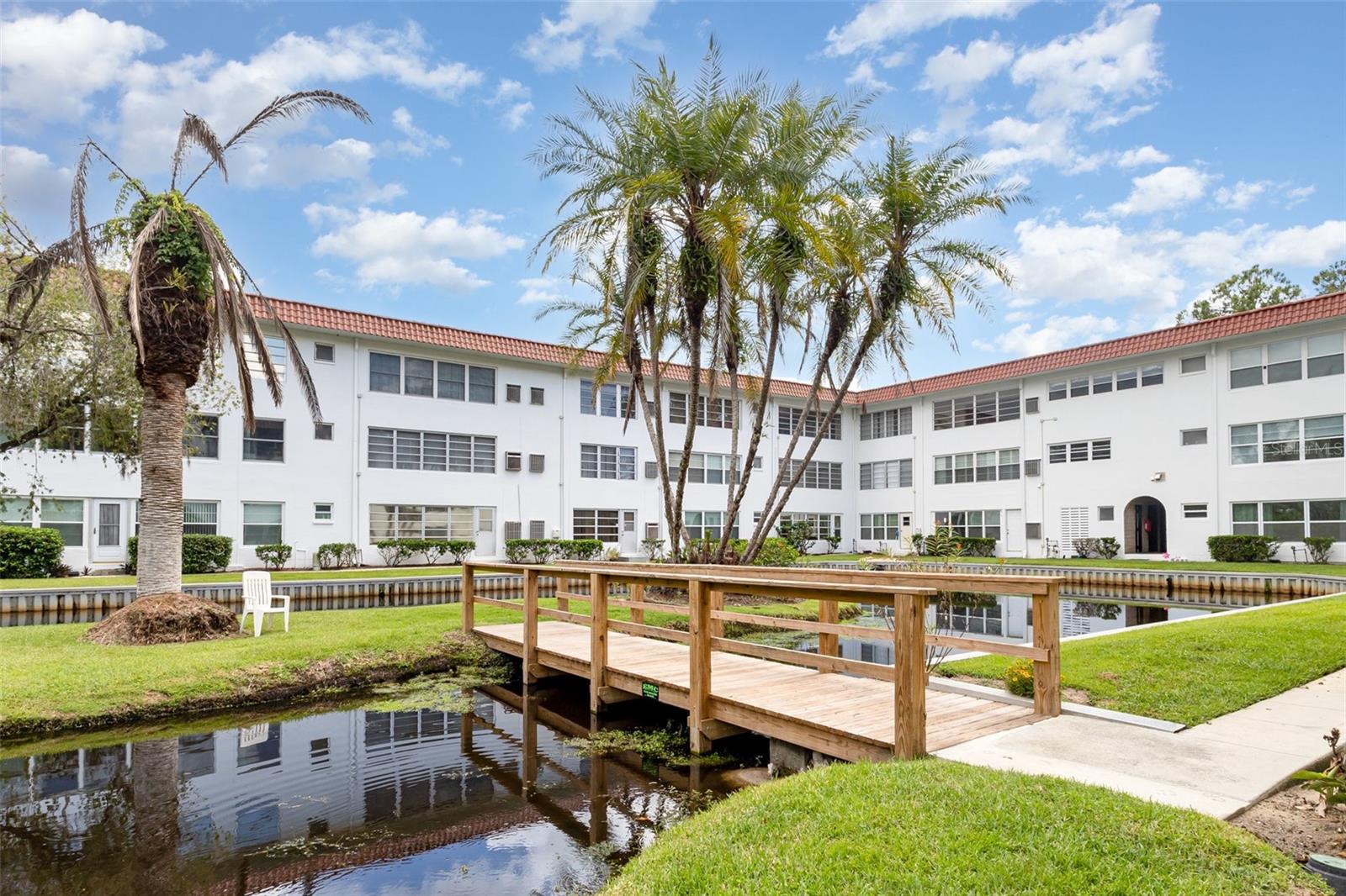 Beautiful 2 Bedroom, 2 Bathroom Condo in a Serene 55+ Community!
Step into this gorgeous condo featuring an open floor plan that creates a spacious and inviting atmosphere. The home offers a large living room, open dining area, and two generously sized bedrooms—perfect for comfort and relaxation. Brand-new AC unit just installed!
Nestled within a peaceful 55+ community, you'll enjoy beautifully landscaped grounds, lush greenery, and tranquil surroundings. The community amenities include: Natural gas, water, and trash service, Access to the pool and clubhouse, Ground maintenance and building insurance, Convenient on-site laundry center.
Centrally located in Winter Haven, you're just minutes from shopping, restaurants, medical facilities, and the vibrant downtown area. Don’t miss the opportunity to enjoy comfort, convenience, and community all in one place!