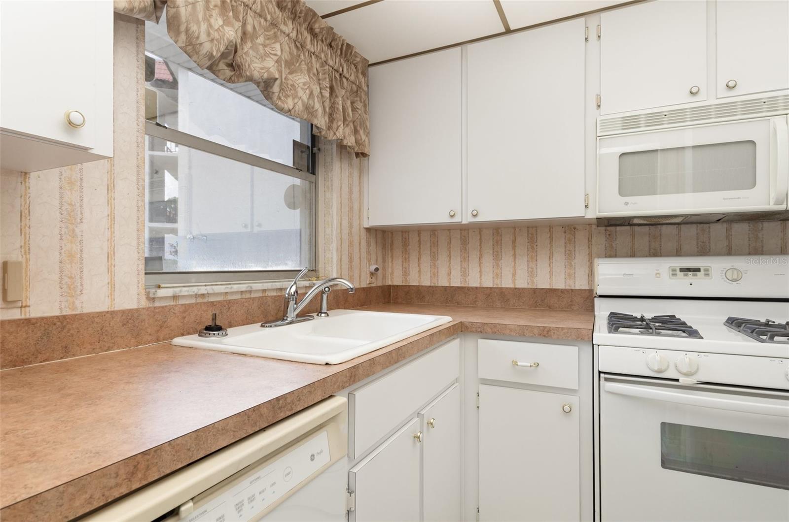 ORCHID SPGS VILL 100 CONDOMINIUM - Residential