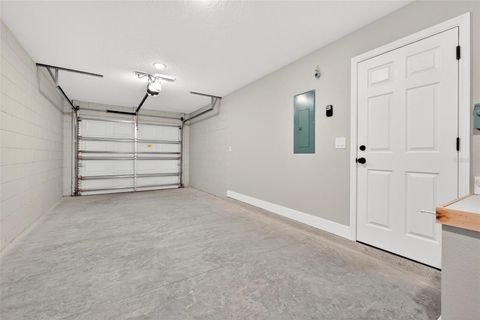 Tiny photo for 32635 Vista Avenue, Leesburg, FL 34788 (MLS # G5112348)