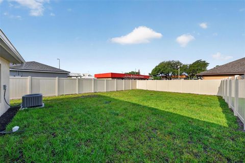 Tiny photo for 32635 Vista Avenue, Leesburg, FL 34788 (MLS # G5112348)