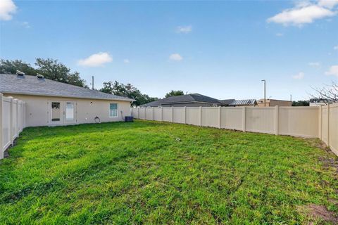 Tiny photo for 32635 Vista Avenue, Leesburg, FL 34788 (MLS # G5112348)