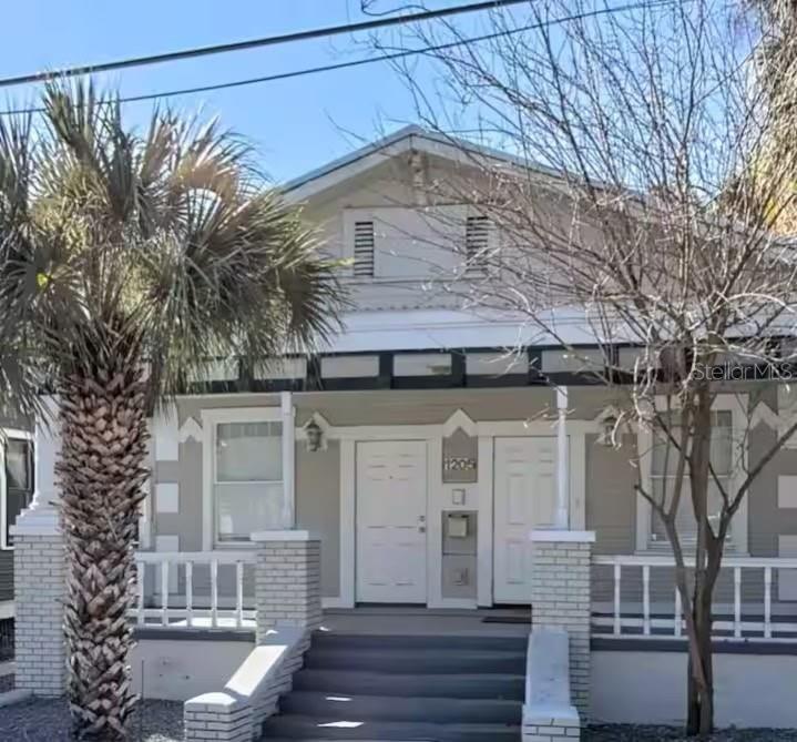 Enjoy your new home only minutes away from Tampa's most popular restaurants, shopping centers, and night life. Home features: 10' ceilings, large eat in kitchen, tons of natural lighting, huge open concept living and dining combo, very large walk-in primary bedroom closet, and huge pantry/desk space. Front bedroom of the home offers a second private entrance and private bathroom which could be used as a private guest suite. Call and schedule your showing today.