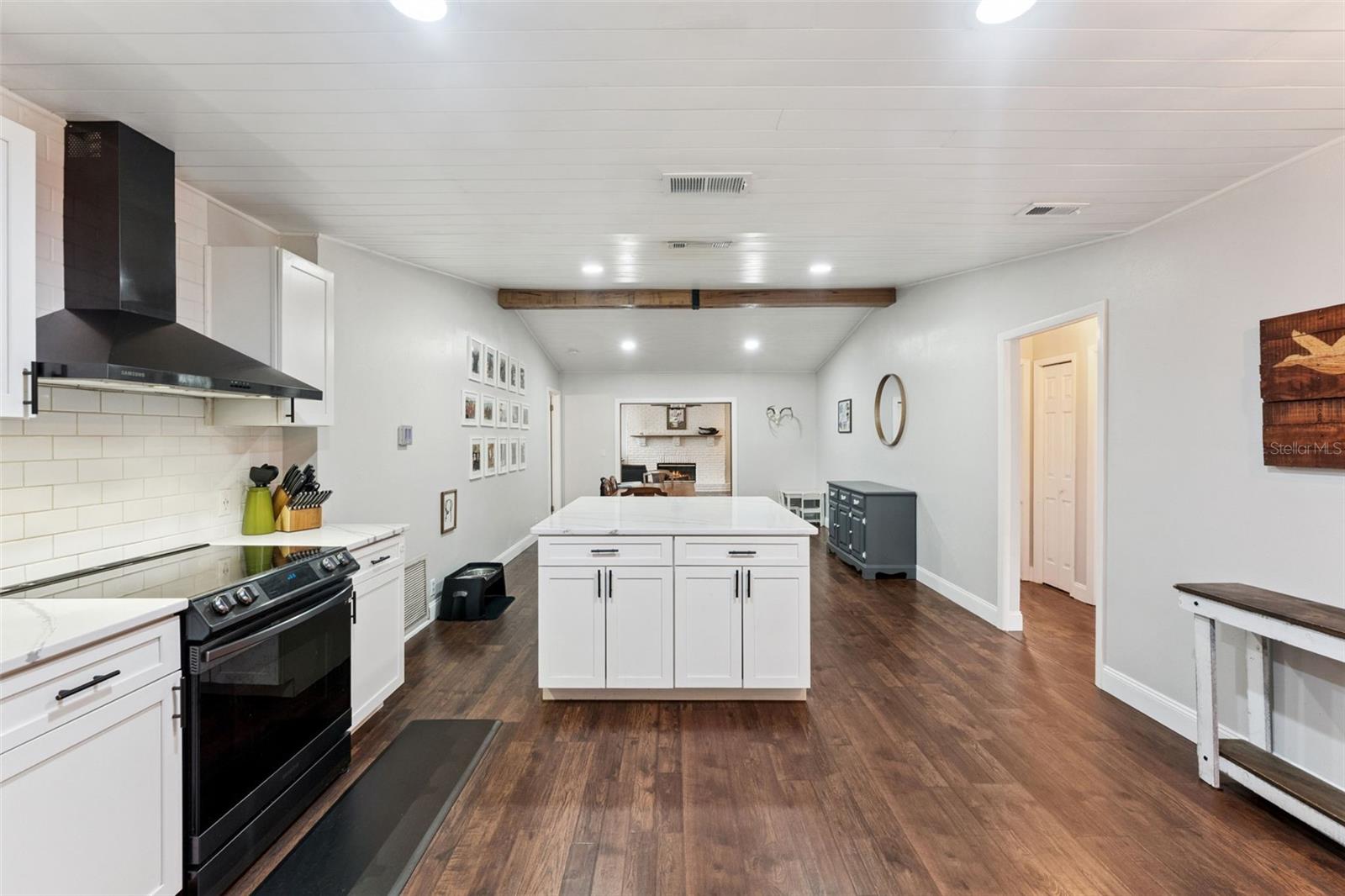 1404 BEVERLY LANE