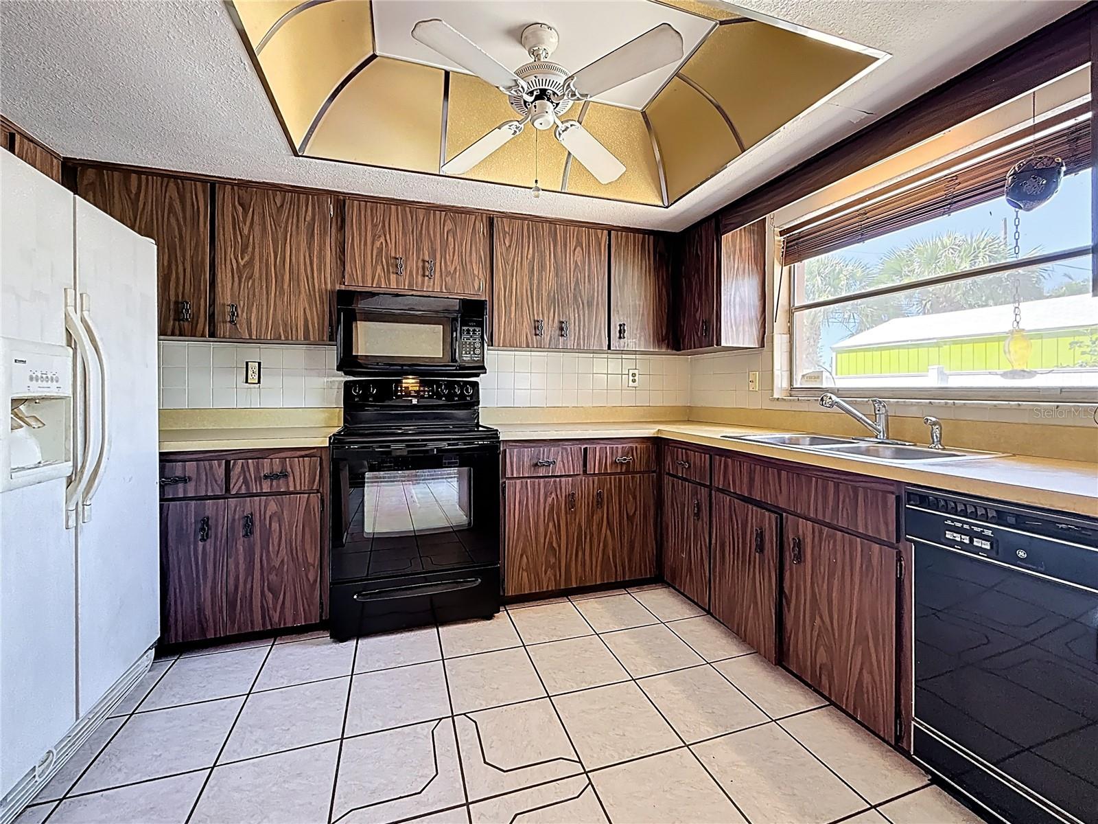 2010 PINELLAS POINT DRIVE S