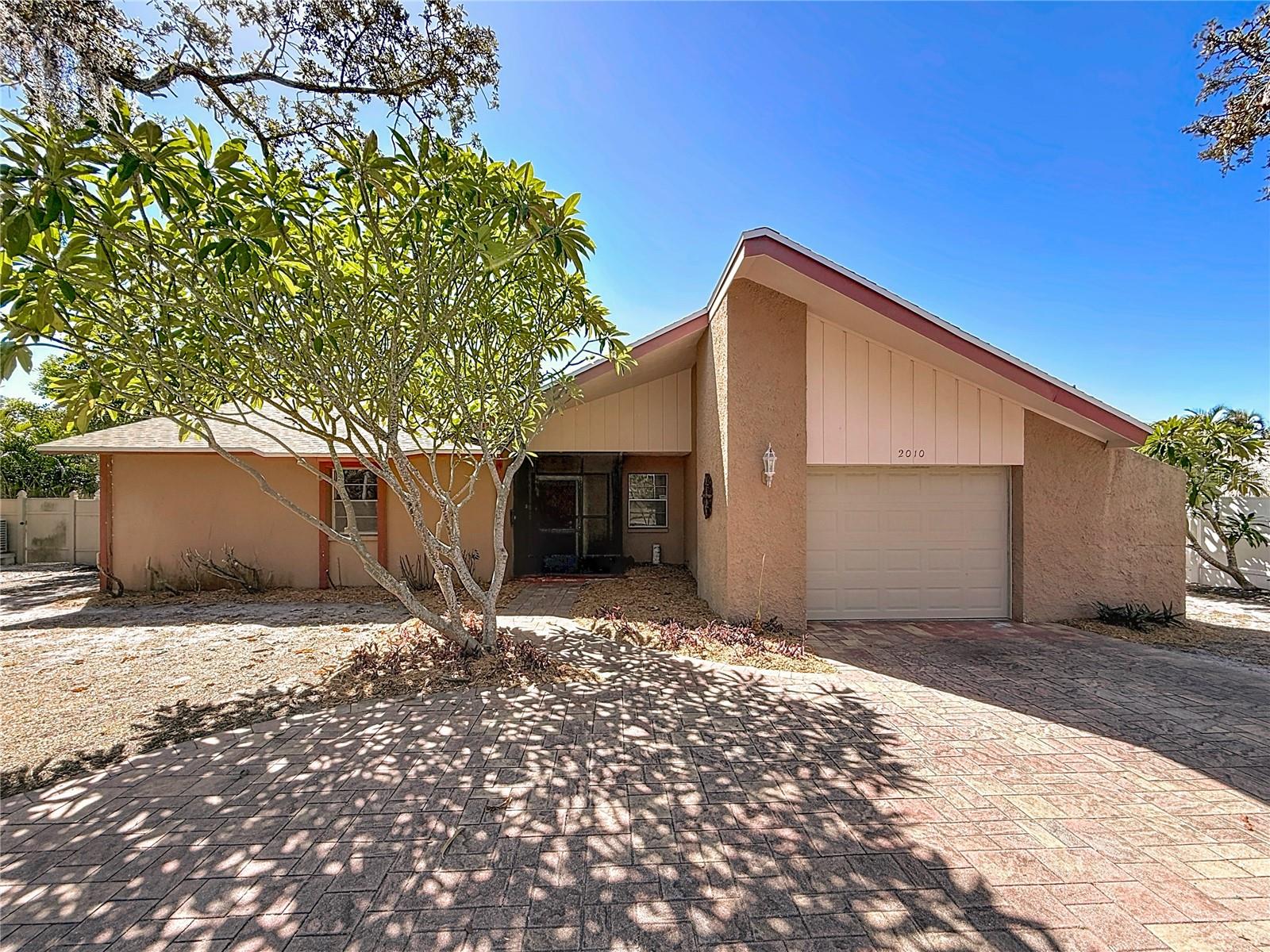 2010 PINELLAS POINT DRIVE S