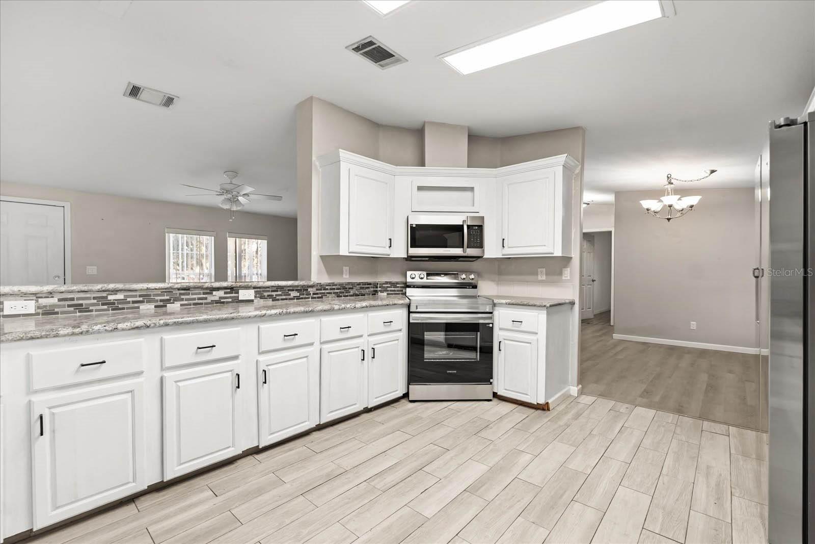 WALK IN WATER LAKE ESTATES PH 05 - Residential