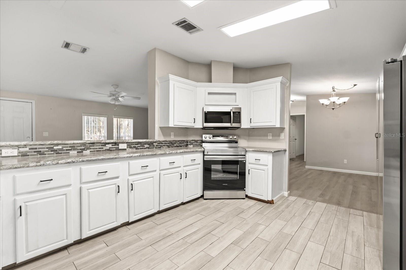 WALK IN WATER LAKE ESTATES PH 05 - Residential