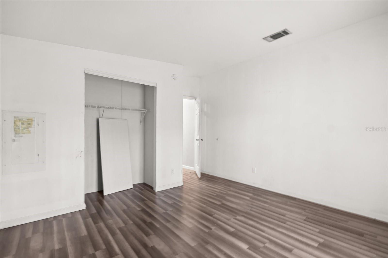 WALK IN WATER LAKE ESTATES PH 05 - Residential