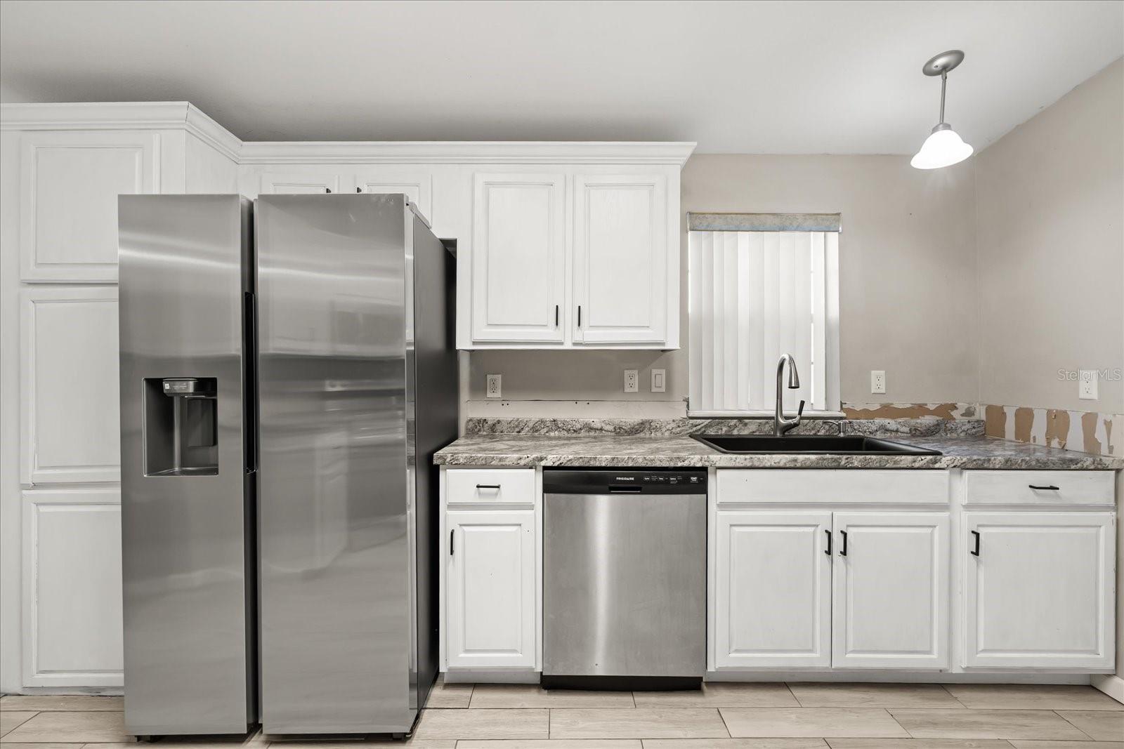 WALK IN WATER LAKE ESTATES PH 05 - Residential