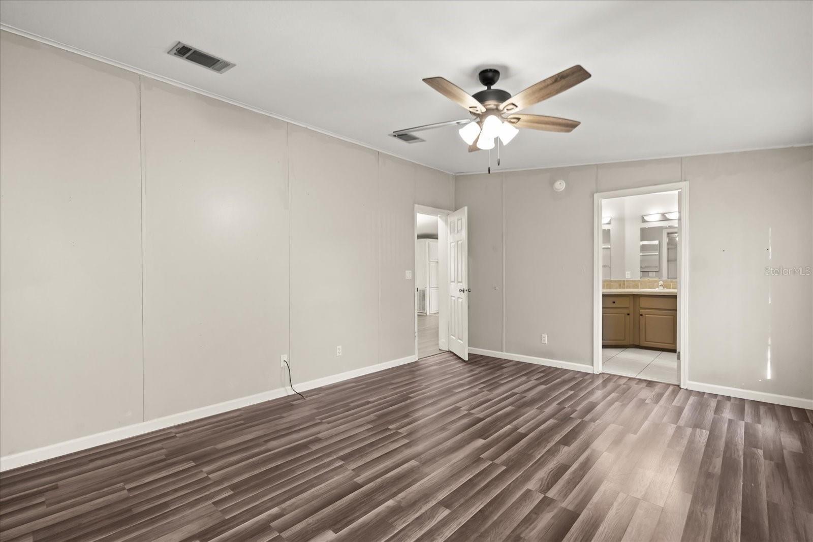 WALK IN WATER LAKE ESTATES PH 05 - Residential