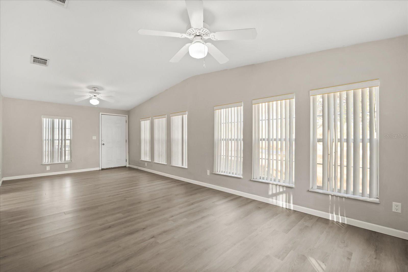 WALK IN WATER LAKE ESTATES PH 05 - Residential