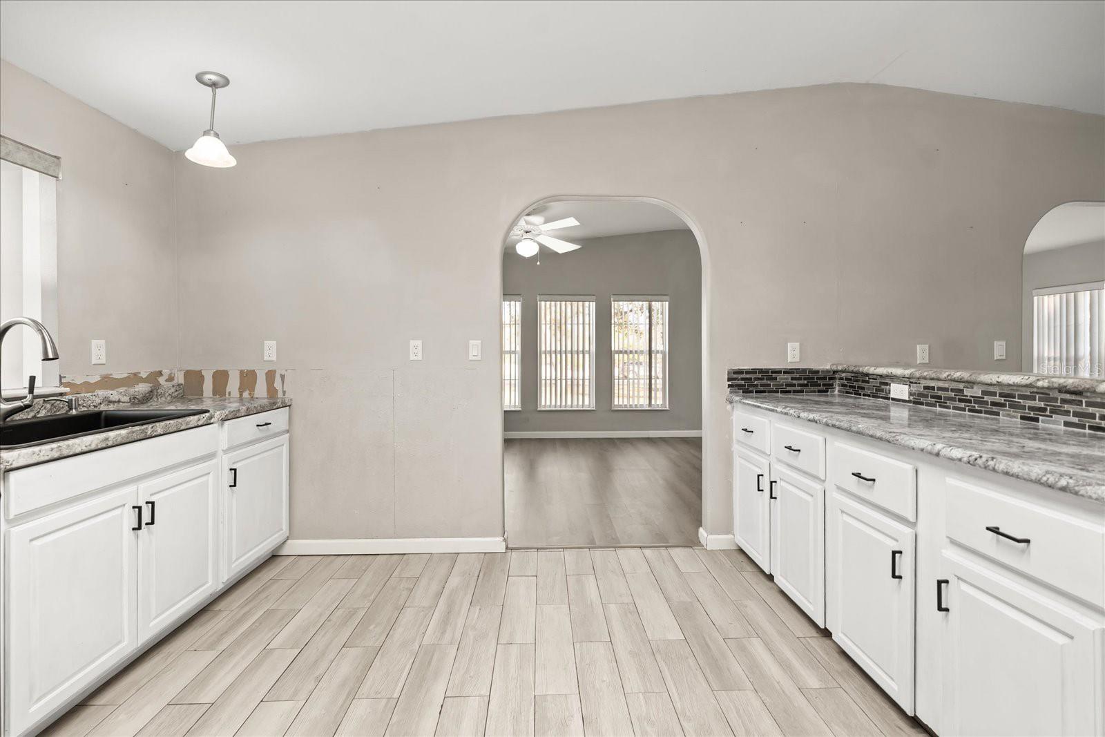 WALK IN WATER LAKE ESTATES PH 05 - Residential