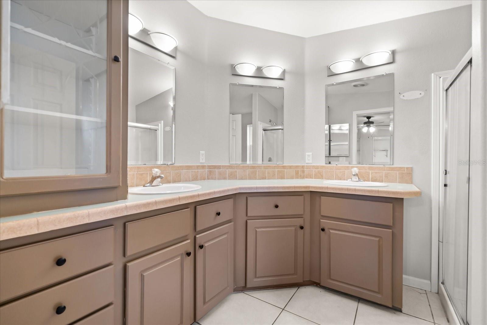 WALK IN WATER LAKE ESTATES PH 05 - Residential