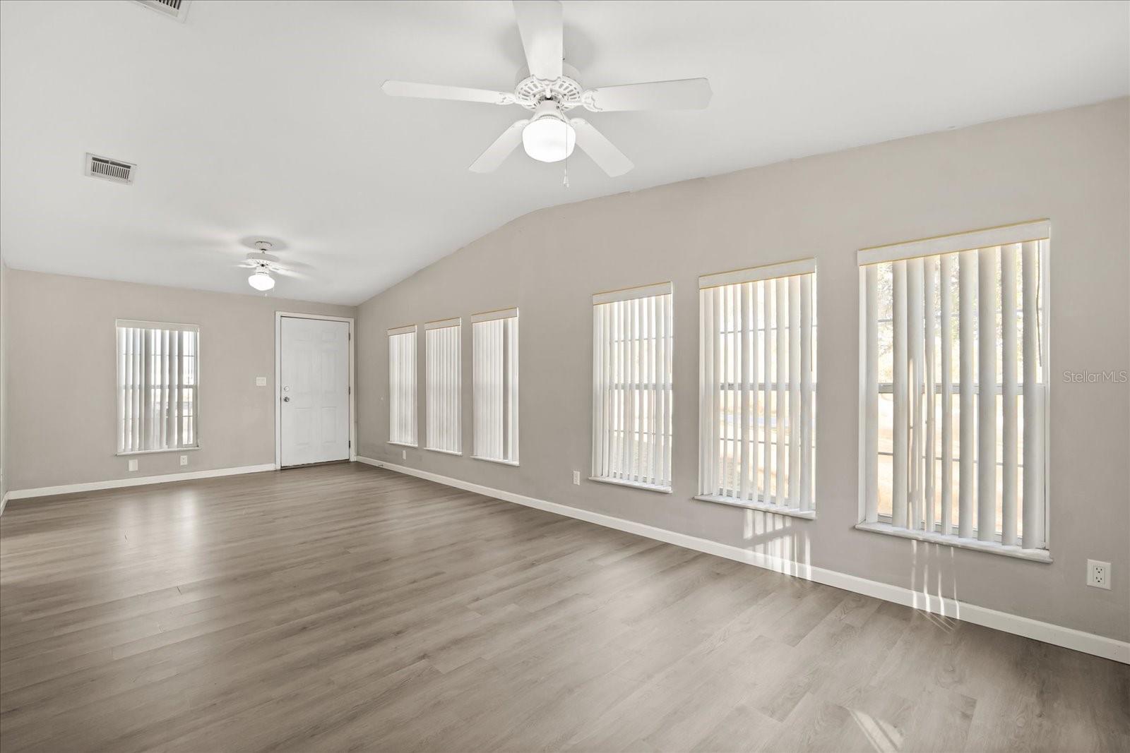 WALK IN WATER LAKE ESTATES PH 05 - Residential