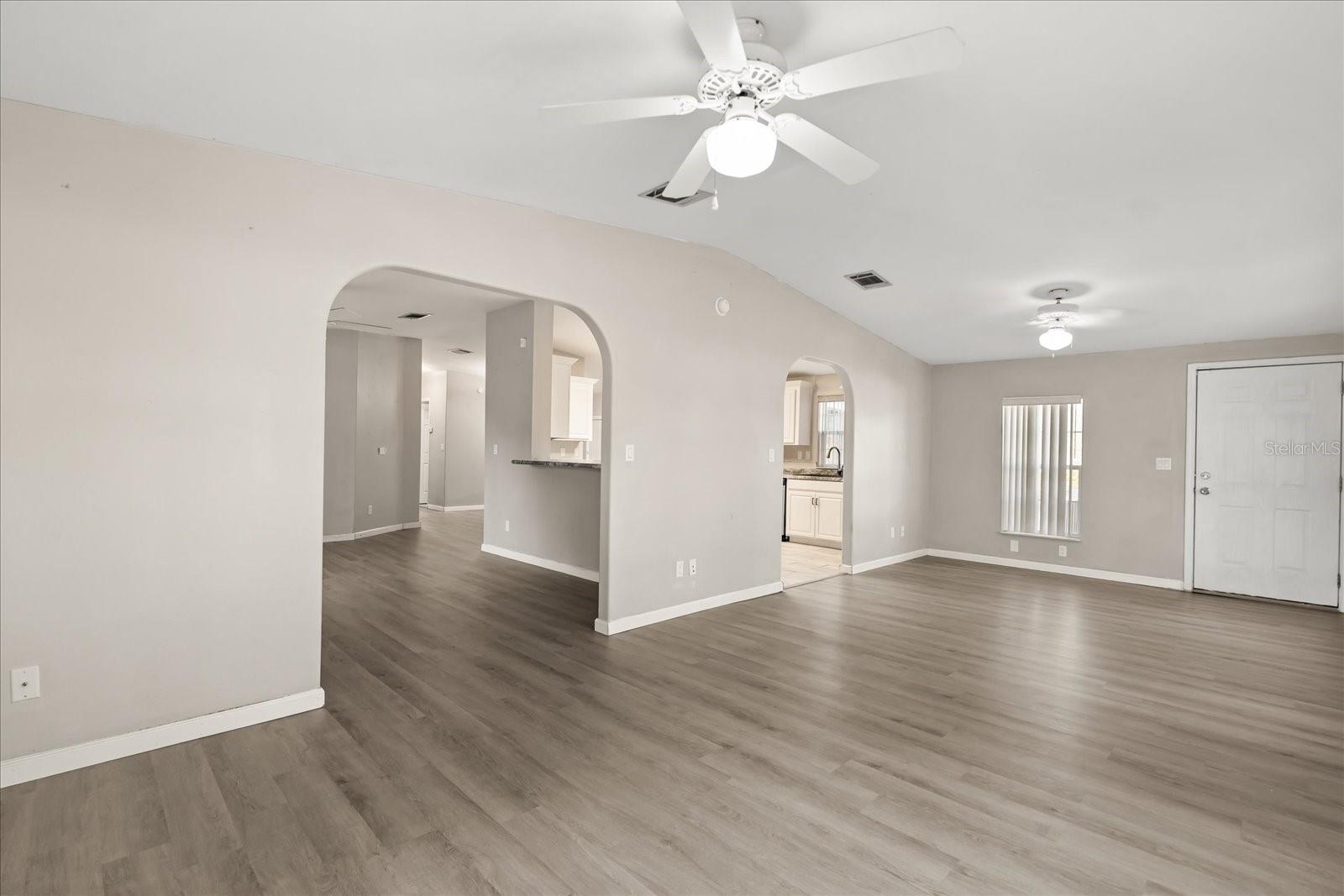 WALK IN WATER LAKE ESTATES PH 05 - Residential