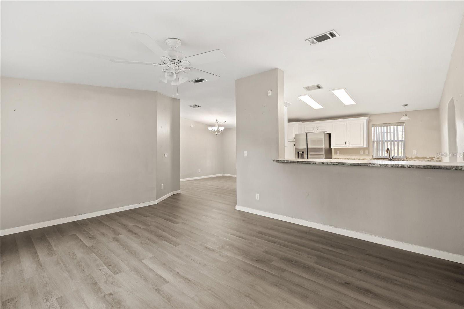 WALK IN WATER LAKE ESTATES PH 05 - Residential