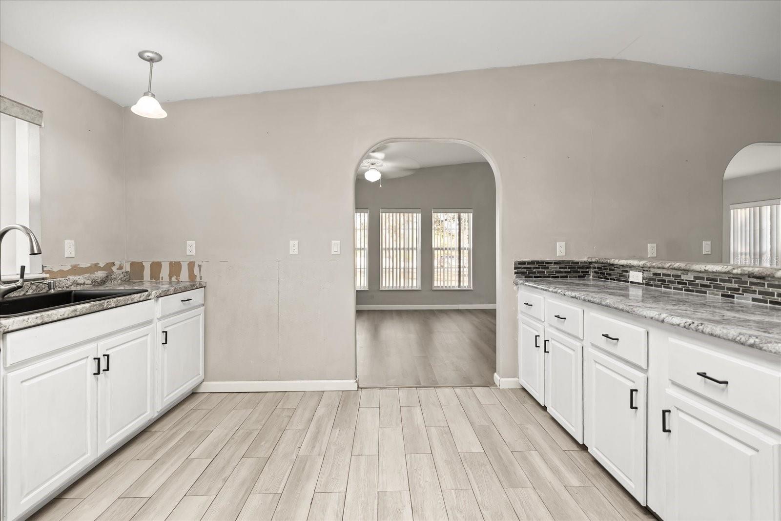 WALK IN WATER LAKE ESTATES PH 05 - Residential