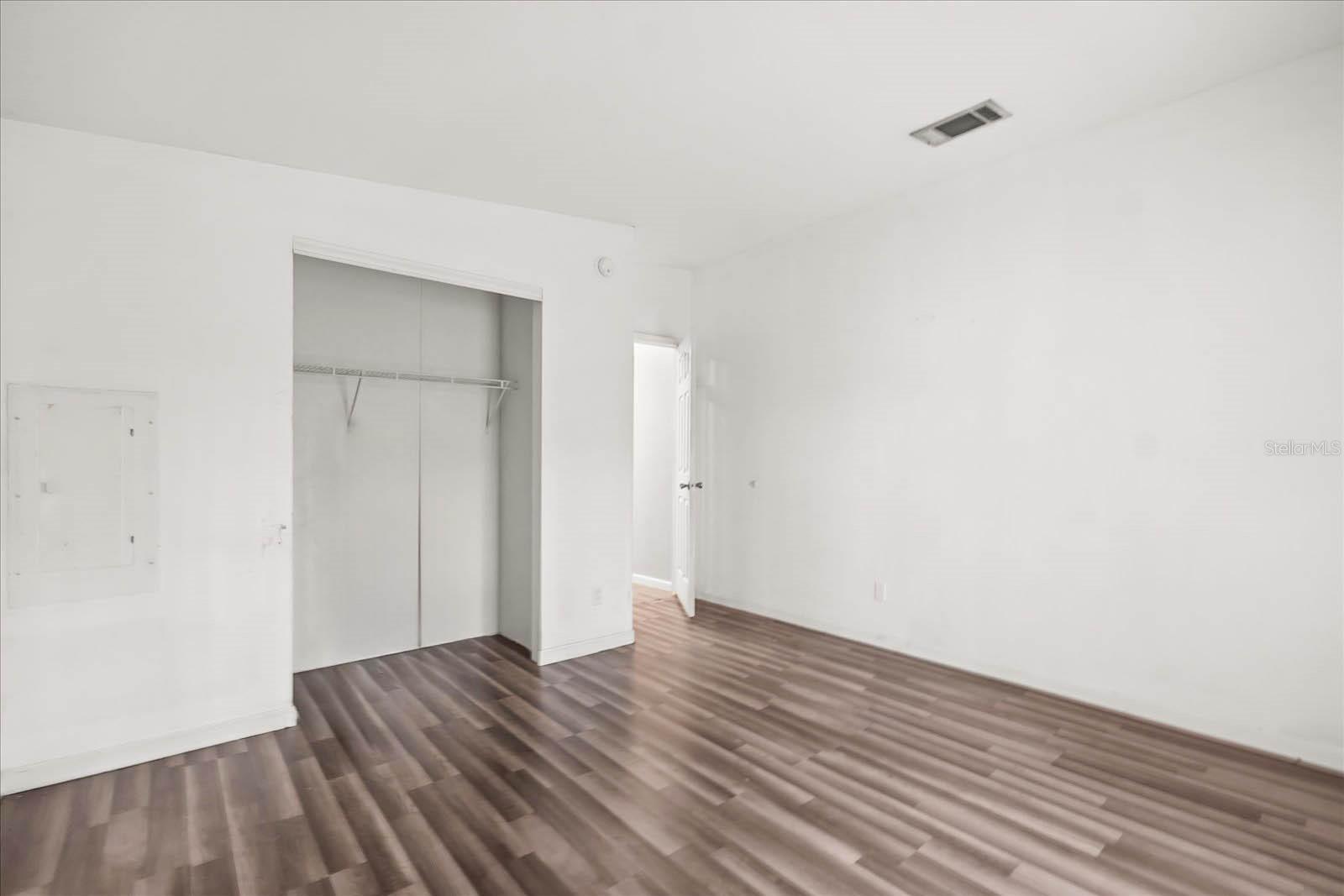 WALK IN WATER LAKE ESTATES PH 05 - Residential