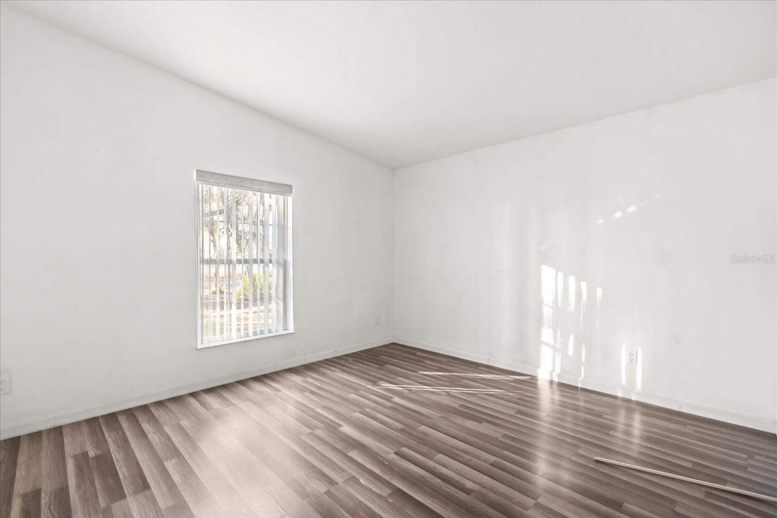 WALK IN WATER LAKE ESTATES PH 05 - Residential