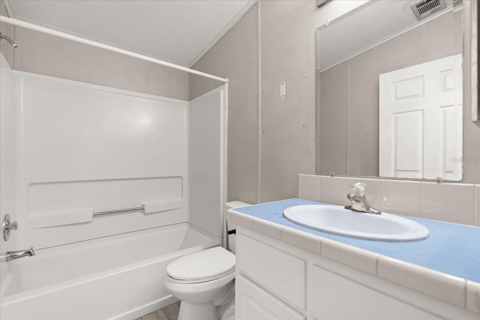 WALK IN WATER LAKE ESTATES PH 05 - Residential