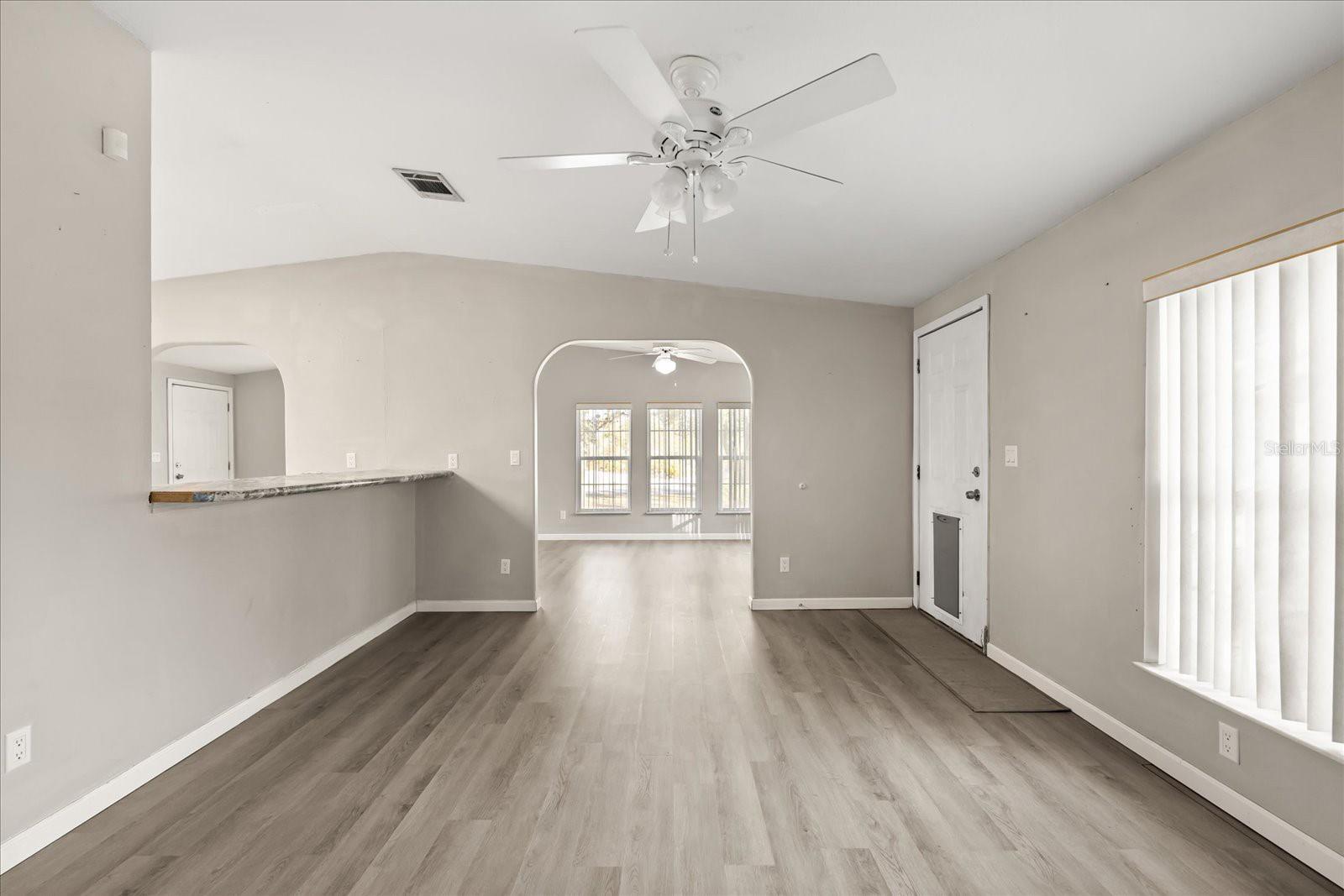 WALK IN WATER LAKE ESTATES PH 05 - Residential