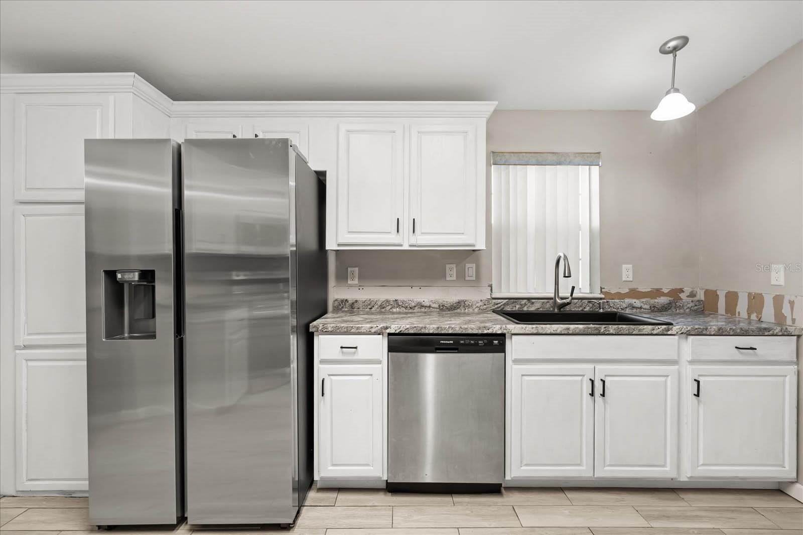 WALK IN WATER LAKE ESTATES PH 05 - Residential