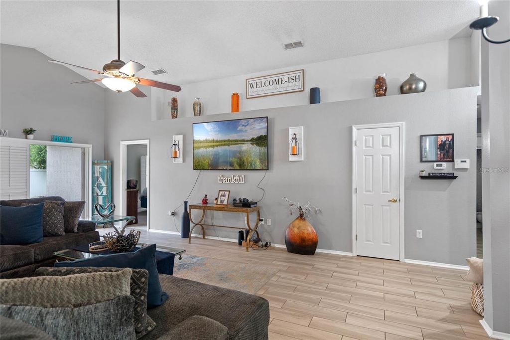 Photo of 541 Heather Glen Dr, Winter Haven, FL 33884 (MLS # O6377141)