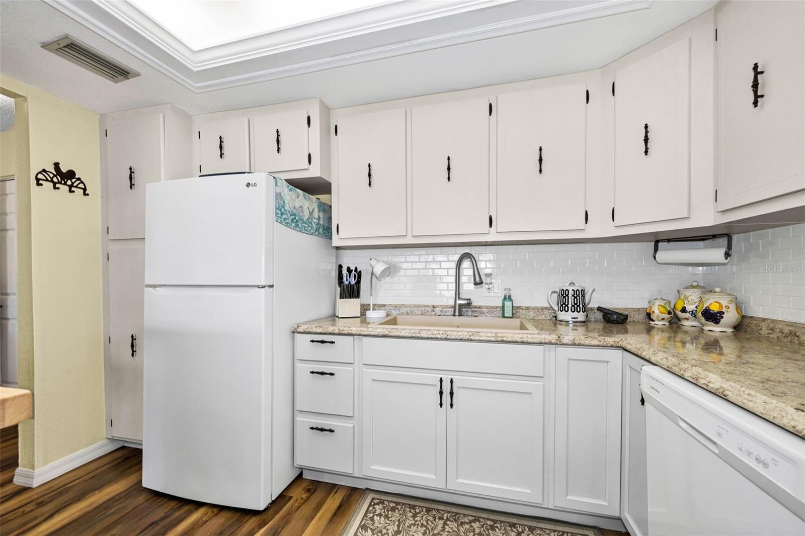 GARDENS THE CONDO - Residential