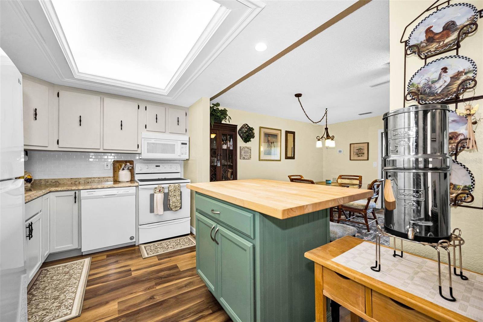 GARDENS THE CONDO - Residential