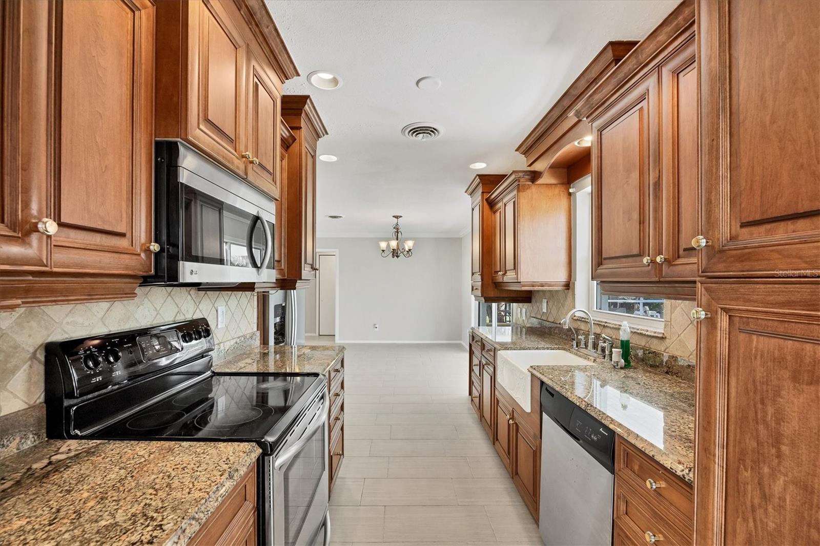 SOUTH VENICE - Residential