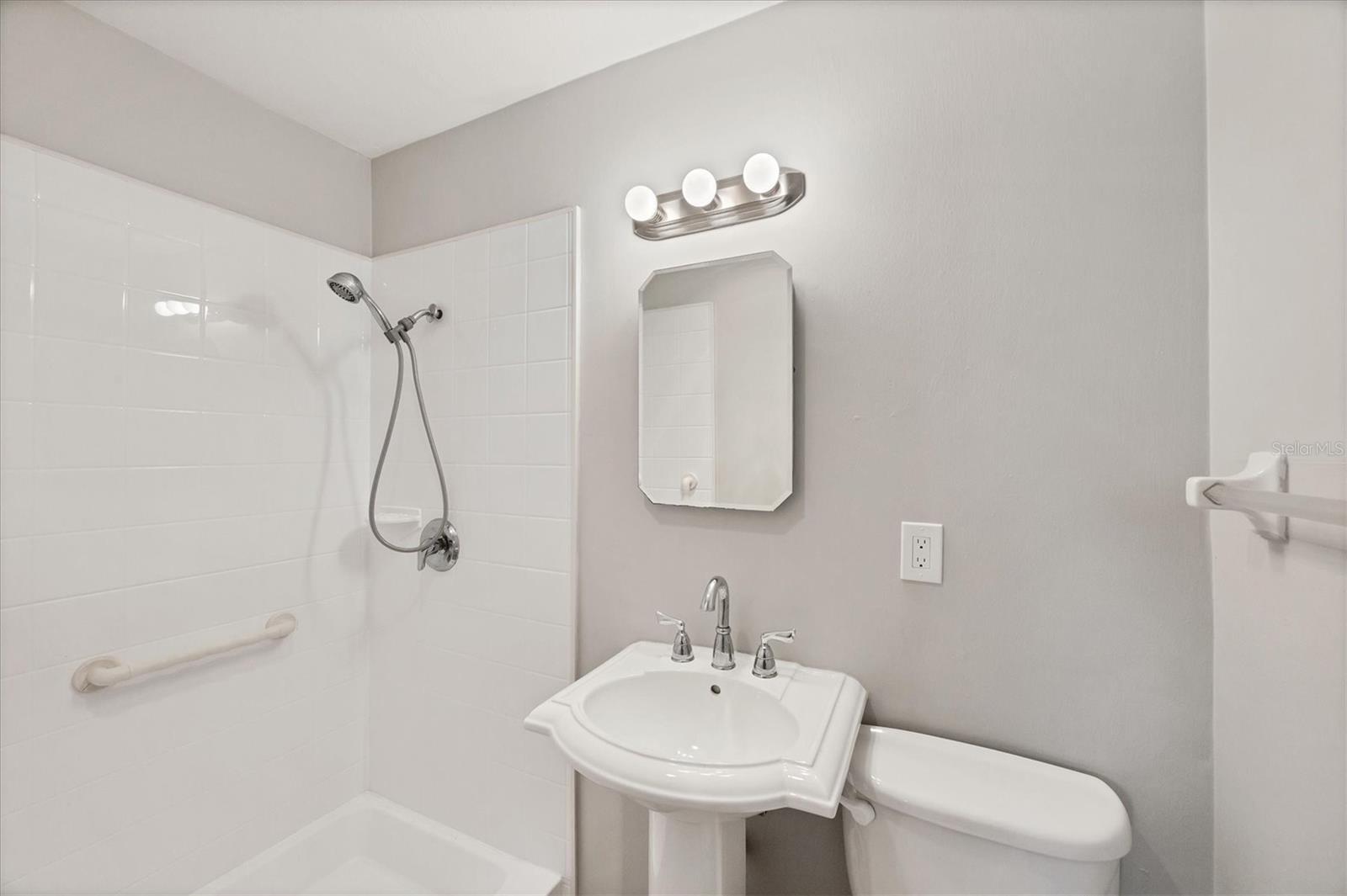 SOUTH VENICE - Residential