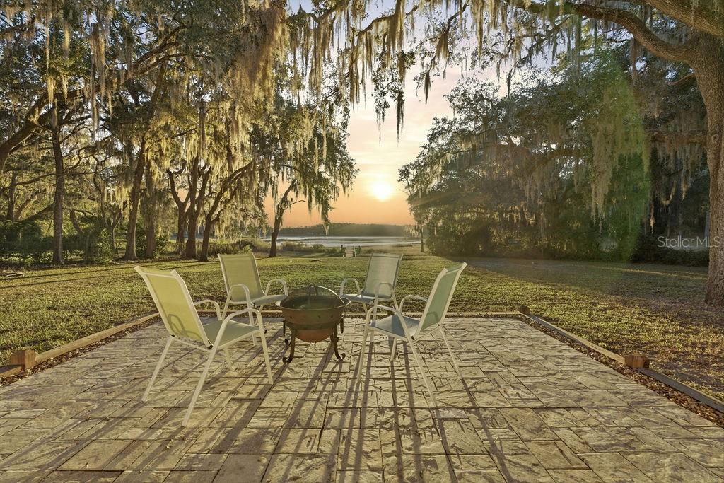 RAINBOW LAKES ESTATE - Residential