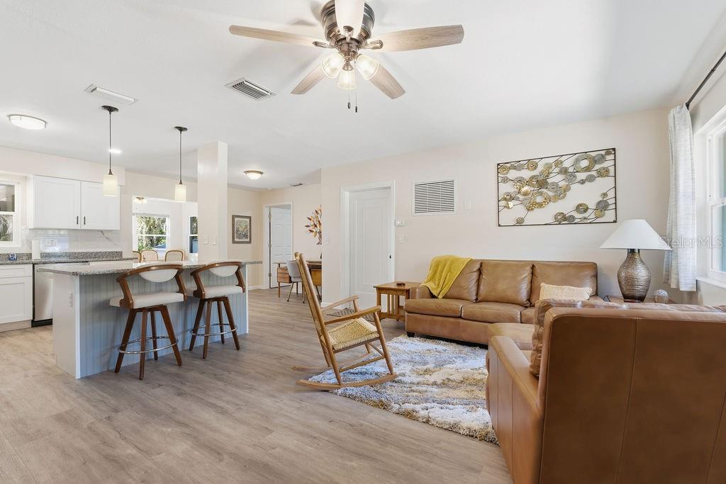 1136 SW SHOREWOOD DRIVE