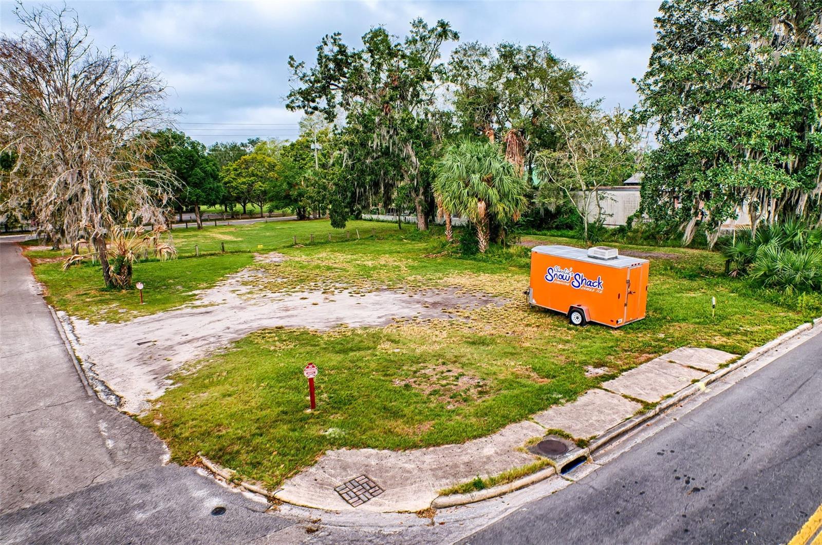 Prime investment opportunity in the heart of Downtown Gainesville! These two vacant pieces of side-by-side land are zoned U4, making them ideal for the development of multi-family housing. With its versatile zoning designation, the property supports a range of residential possibilities, from townhomes to apartment complexes, offering significant potential for income-producing projects. There are two parcels of .09 acre each that are sold together.
Situated in a thriving urban area, this lot boasts excellent proximity to key destinations, including the University of Florida, Shands Hospital, vibrant local dining, shopping, and cultural attractions. The U4 zoning encourages higher-density residential development while maintaining a community-focused atmosphere, perfect for developers looking to meet the growing demand for urban living in Gainesville.
Don't miss this rare chance to build in a highly desirable downtown location. Contact us today for more information on how this property can be the foundation of your next successful development project!