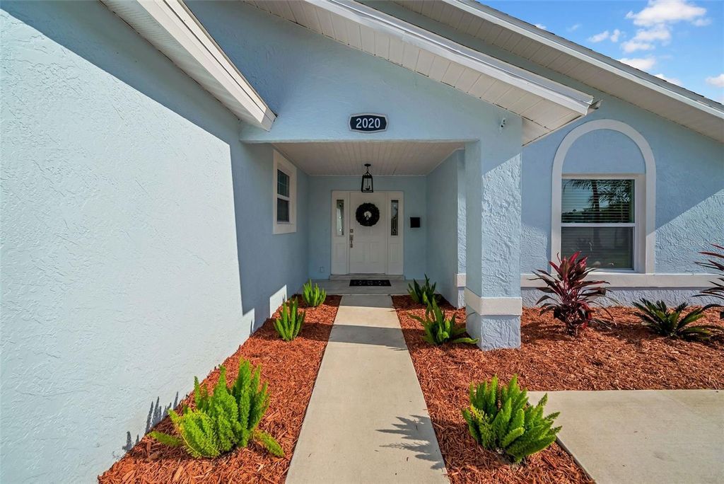 Photo of 2020 58th Avenue S, St Petersburg, FL 33712 (MLS # TB8407239)