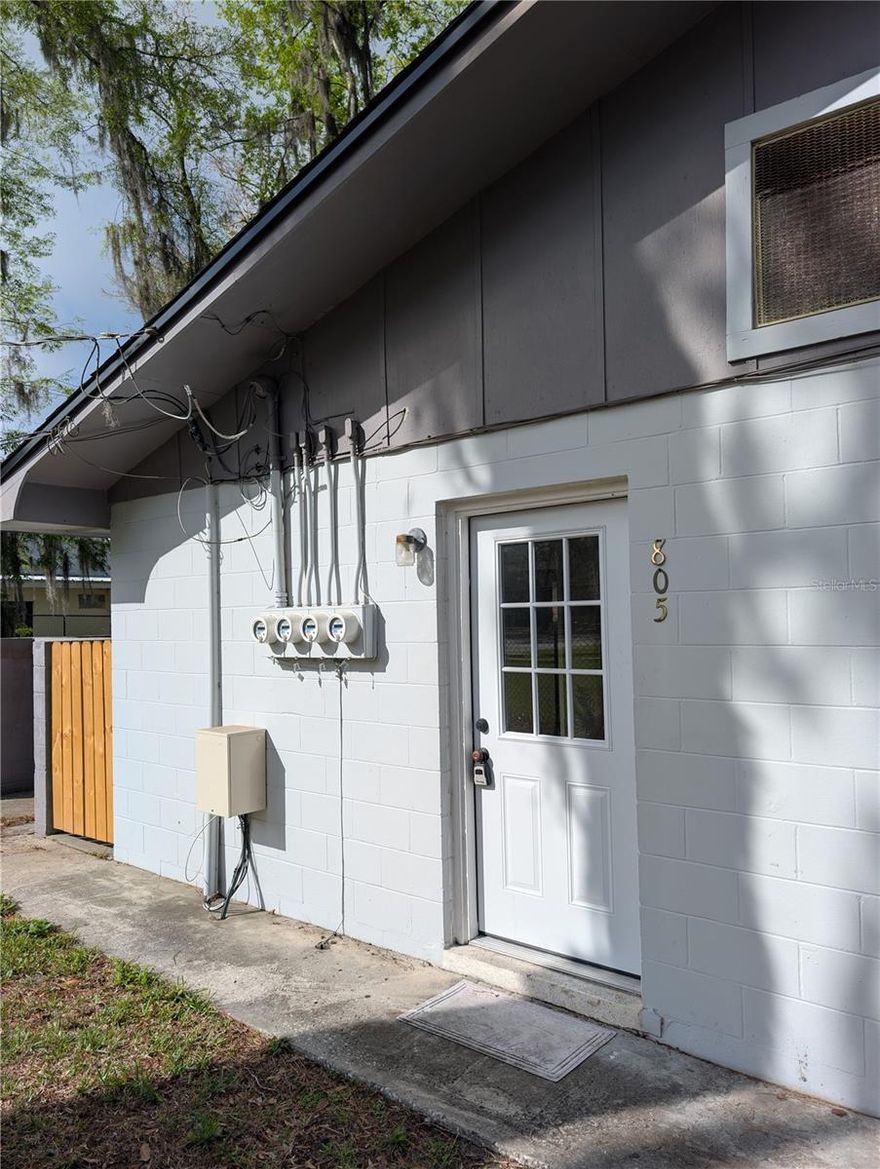 Move in ready 2 bed/1 ba unit in NW Gainesville close to NW 39th Ave and NW 6th St. Less then 15 minutes from UF, Shands and the VA and less then 5 miles from the airport.