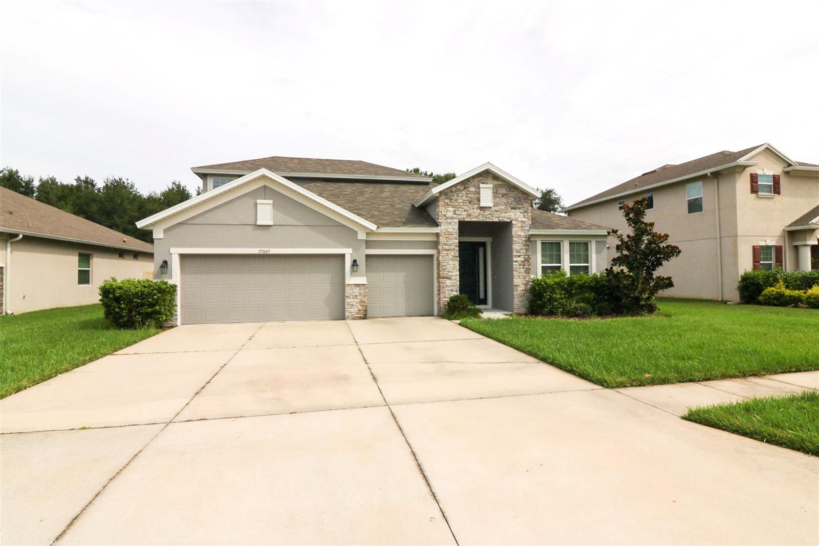 Elegant 5-Bedroom Home in Wesley Chapel for rent Spacious & Centrally Located
This beautifully maintained single-family home offers 3,397 sq ft of living space, featuring 5 bedrooms and 4 full bathrooms. With a thoughtful layout and premium finishes, this property is ideal for families or professionals seeking comfort, convenience, and style.
Property Highlights 5 Bedrooms, 4 full Bathrooms, Interior Area: 3,397 sq ft, Lot Size: 9,746 sq ft
• Flooring: Carpet & Hardwood
• Heating: Forced Air (Electric)
• Cooling: Central Air
• Appliances Included:• Refrigerator
• Range / Oven
• Microwave
• Dishwasher
• Garbage Disposal
• Garage: Attached 3-car garage
• Exterior: Stucco & Brick
• Total Parking Spaces: 3
?? Prime Location
Located in the heart of Wesley Chapel, enjoy easy access to:
• The Groves Shopping Center – 7 minutes
• Wiregrass Mall – 17 minutes
• Tampa Premium Outlets – 17 minutes
• Plus, nearby restaurants, gas stations, and major highways for seamless commuting