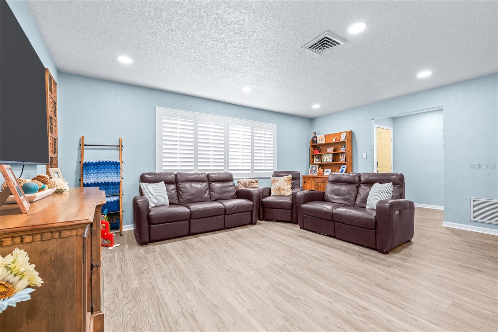 LEONA HEIGHTS - Residential