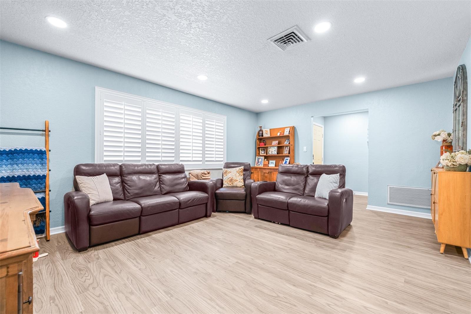 LEONA HEIGHTS - Residential