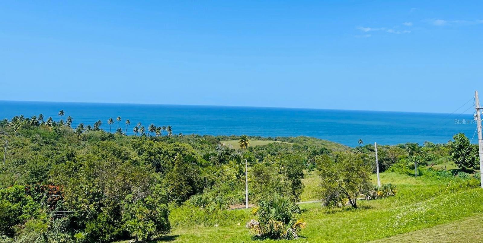 San José, Quebradillas, Puerto Rico 00677
Spectacular ocean views. This impressive, newly built residence features 5,200 square feet of construction spread across three levels, all designed to enhance your comfort and lifestyle. Layout: 1st Floor: * Large living and dining room • Modern kitchen • Guest bathroom 2nd Floor: • three spacious bedrooms and two bathrooms • Master bedroom with a walk-in closet and a private balcony with spectacular ocean views. • Air conditioners in all rooms and dual-shade blackout curtains. Additional Unit: • Living room, kitchen, bathroom, and separate bedroom, ideal for guests or as a rental unit. • 2 terraces • 2 open terraces Quality construction with durable materials: reinforced concrete and hurricane-proof glass, on an 836-square-meter lot! With an asking price of $1.5 million, this property can be yours. Don't miss the opportunity to live every day with relaxing ocean views.