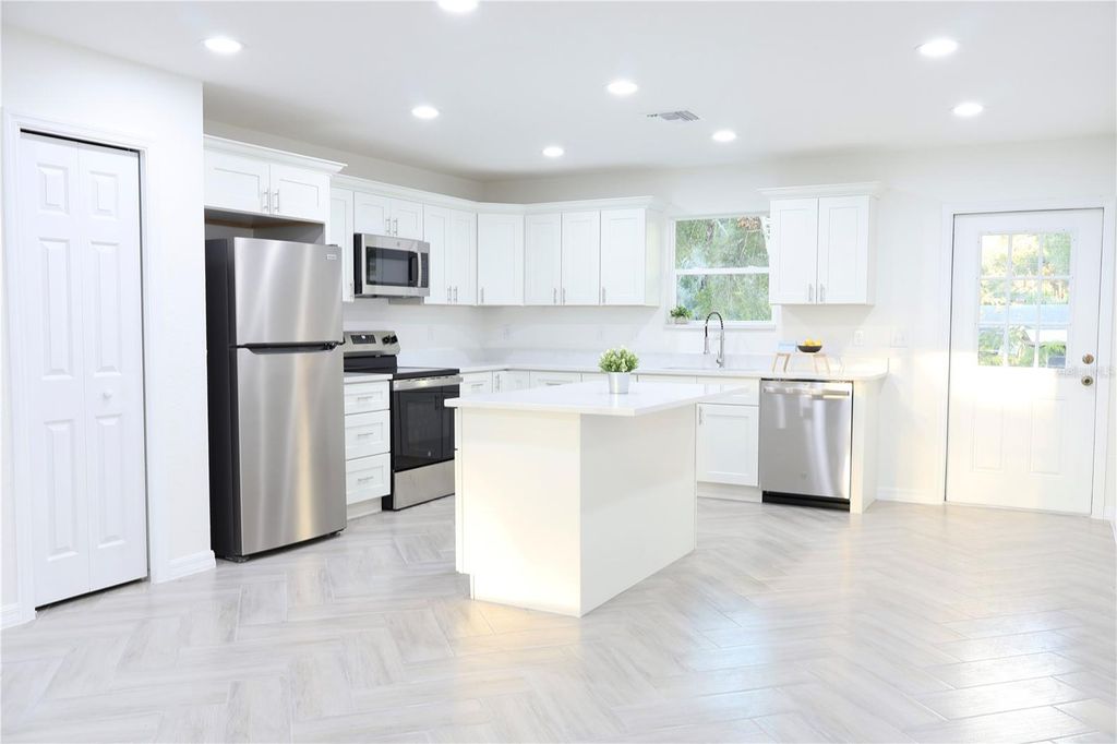 Photo of 14173 SE 41st Terrace, Summerfield, FL 34491 (MLS # OM707640)