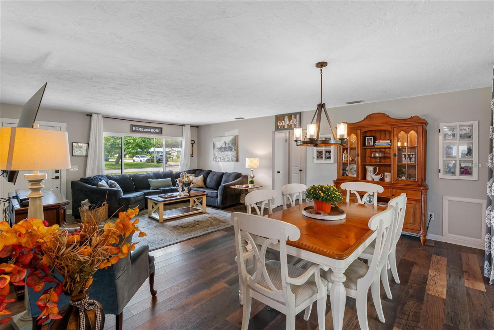 237 MINEOLA DRIVE E