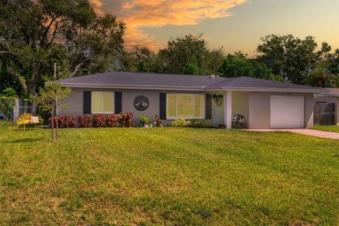 237 MINEOLA DRIVE E BELLEAIR BLUFFS FL 33770