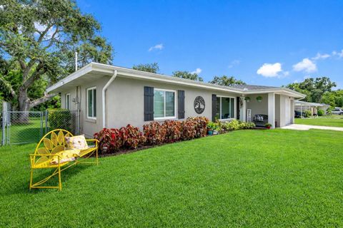 Photo of 237 Mineola Drive E, Belleair Bluffs, FL 33770 (MLS # TB8427619)