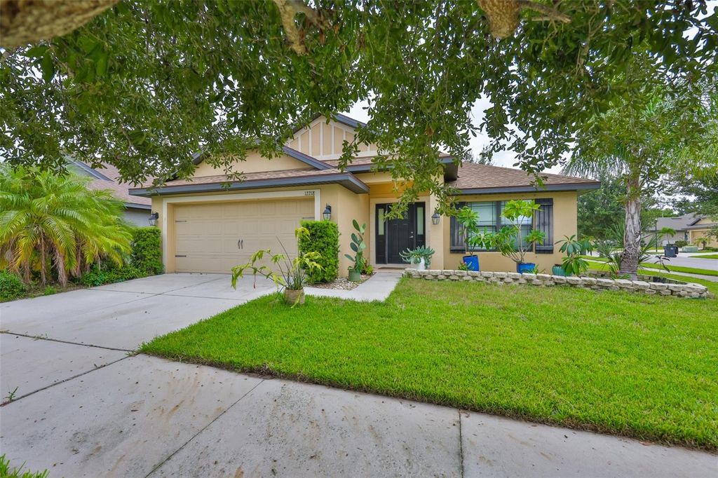 Photo of 12218 Avondale Oak Place, Riverview, FL 33578 (MLS # TB8403567)