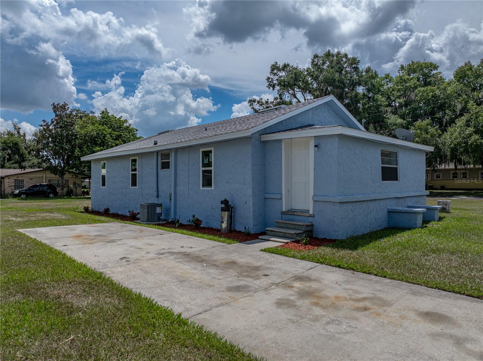 810 N MAPLE AVENUE
