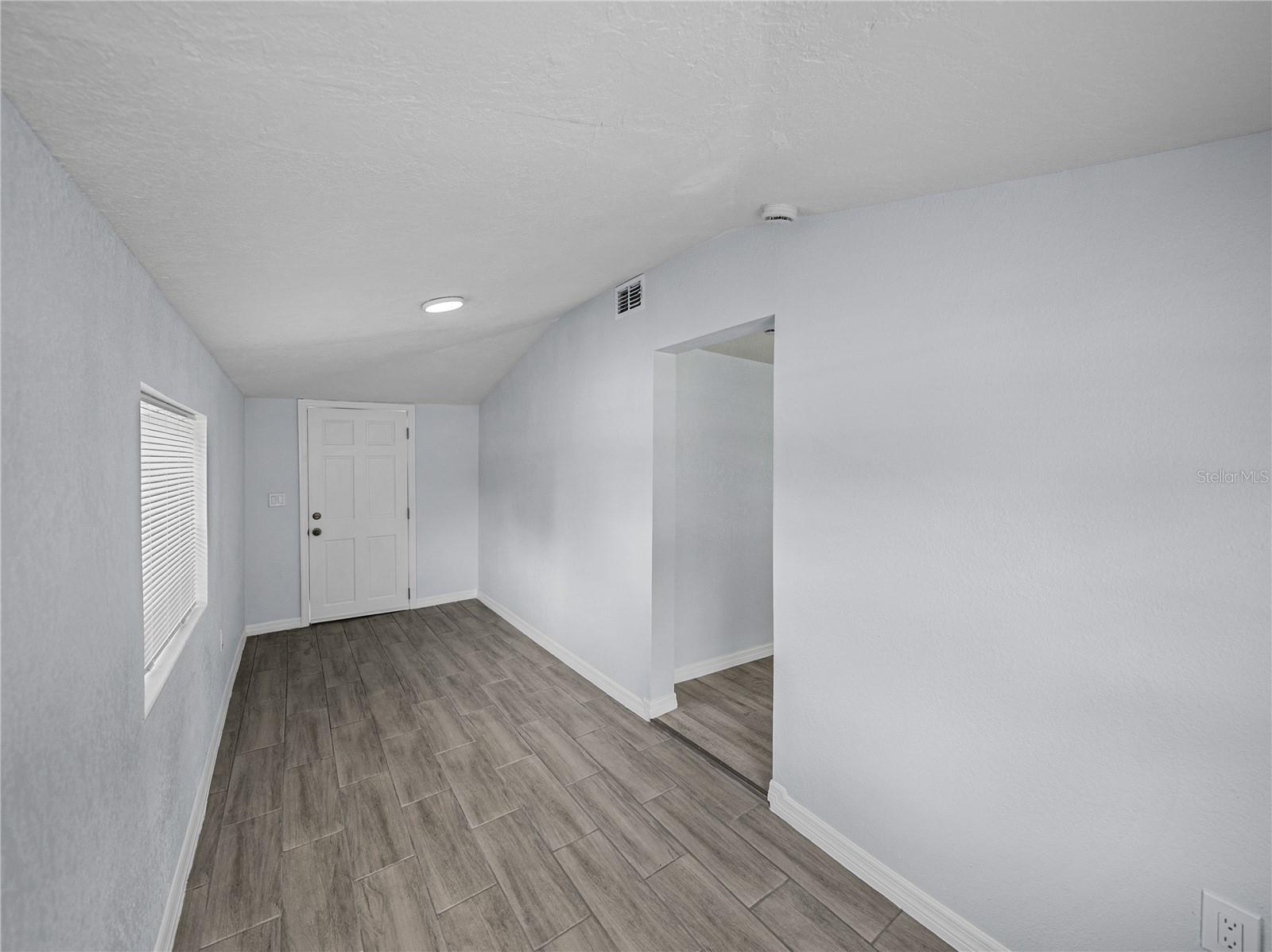 810 N MAPLE AVENUE