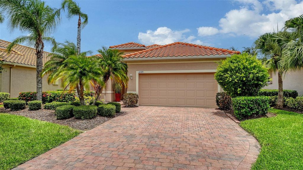 Photo of 4109 66th Terrace E, Sarasota, FL 34243 (MLS # A4665792)
